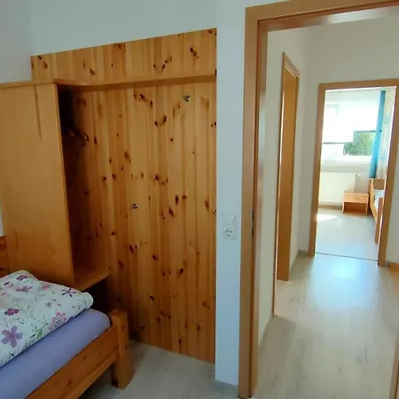 Schloegl Apartment *